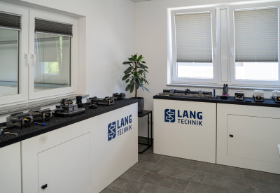 SL-Feinwerkmechanik présente une sélection de produits de serrage de la marque LANG Technik.