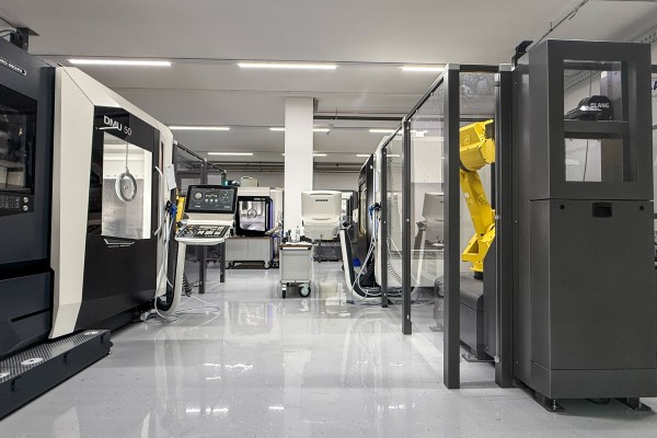 DMU 50 von DMG Mori mit RoboTrex von LANG Technik