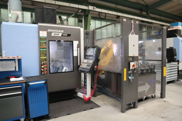 RoboTrex Automation mit DN Solutions DVF5000