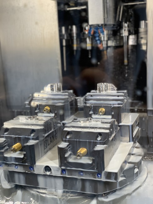 Connexion précise et solide entre l'étau de centrage et le plaque point zéro