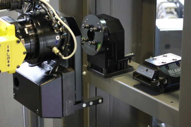 Schnittstelle für Greiferwechsel der RoboTrex von LANG Technik		