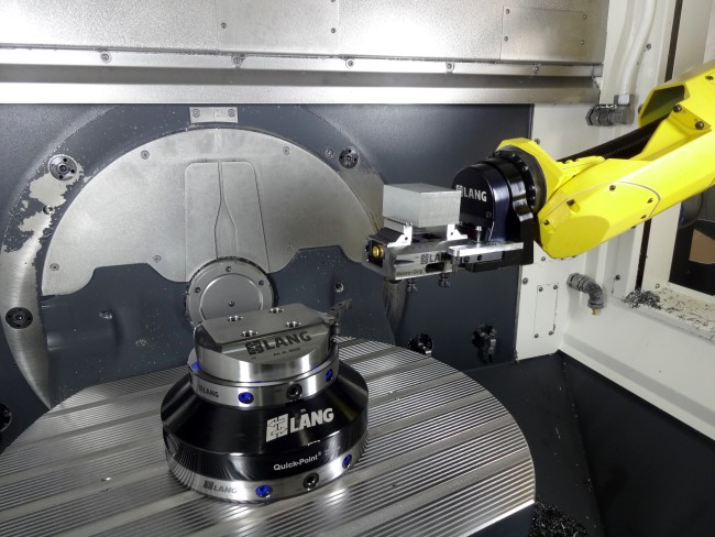 Automation-Nullpunktspannsystem pneumatisch spart Rüstzeiten in einer von LANG Technik automatisierten Werkzeugmaschine